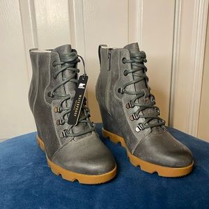 Sorel Joan lace uptown bootie. Size women’s 9.5